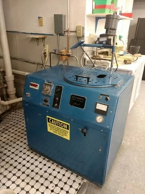 Máquina de fundición por inducción electromática HOWMEDICA Foto 1 de 4