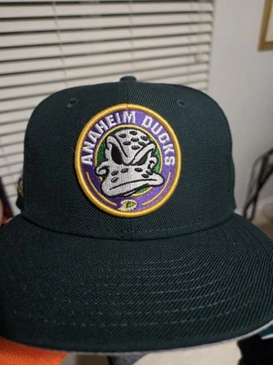 TOPPERZ EXCLUSIVE ANAHEIM DUCKS 10TH 7 1/8   Size MOVIE NIGHT WOOL HOOK FITTED - Image 1 of 4