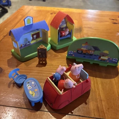 Peppe Pig Play House & School Talking Playset Combo Pack 12 Pc Set Lot - Image 1 of 4