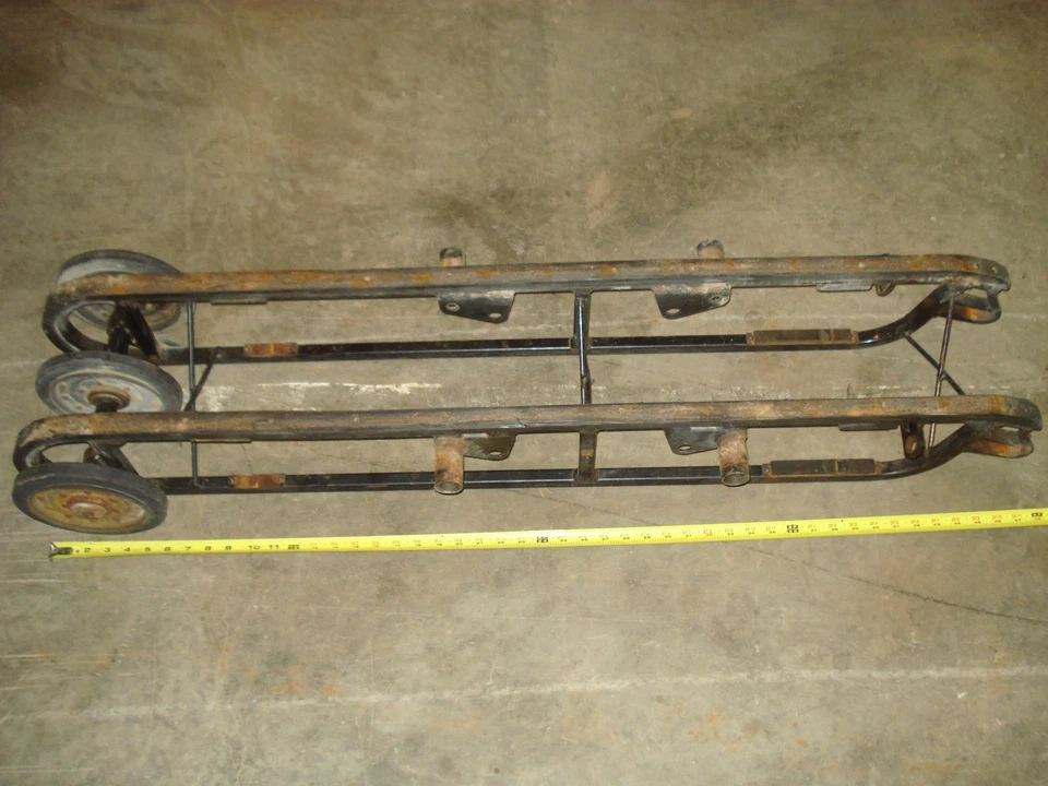 Arctic Cat Panther 399 Kohler 1970 suspensión trasera marco deslizante rieles deslizantes Foto 1 de 4