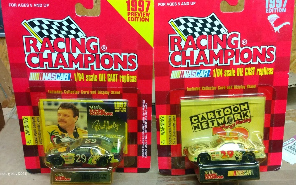 Лот из 2 автомобилей гоночных чемпионов Cartoon Network автомобили в масштабе 1:64 - Изображение 1 из 1
