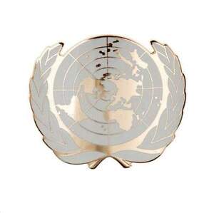 Military UN United Nations Peace Peeking Beret Cap Hat Metal Pin Badge Gold