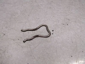 BMW 1 series E87 120D MK1 M47TU2D20 diesel fuel overflow return line clip - Picture 1 of 3