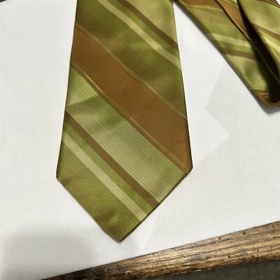 Gravata Wembley Vintage Wemlon Verde Marrom Listra Diagonal - Imagem 1 de 4