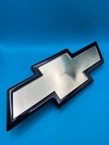 OEM Chevrolet Kodiak C6500 C7500 Front Grille Gold Bowtie Emblem NOS 15566823 - Picture 1 of 9