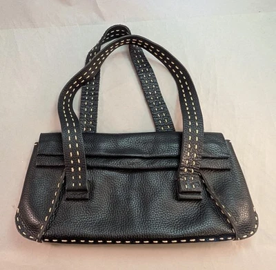 Cartera de mano Charles David de cuero negro con costuras blancas con doble asa Foto 1 de 4