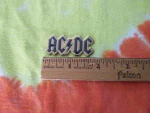 AC/DC Schwarz & Gold Logo 1,75 Zoll Metall Metallic Aufkleber - Bild 1 von 3