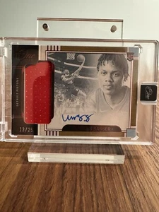 2023-24 Panini One and One Marcus Sasser RC Red Rookie Patch Auto RPA /25 Sigillato - Foto 1 di 2