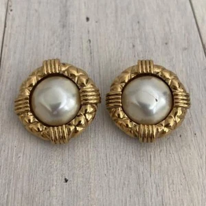 CHANEL Earrings Faux Pearl Vintage Gold White Accessories From Japan y5165 - Picture 1 of 7