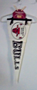 NBA - LOGO VINTAGE - CHICAGO BULLS - BANDERÍN - CLÁSICOS DE MADERA DURA MITCHELL & NESS - Imagen 1 de 3
