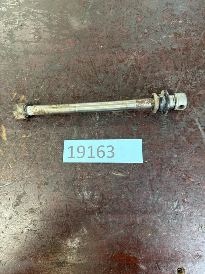 1980 YAMAHA TT250 TT 250 J OEM FRONT AXLE BOLT AND COLLAR - Изображение 1 из 1