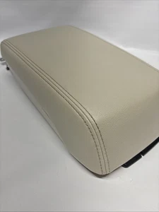 2010 - 2014 Subaru Outback Legacy Center Console Lid Armrest Beige Leather OEM - Foto 1 di 13