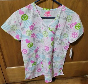 NWT - I LOVE SCRUBS BRAND SCRUB TOP  - DOVE, PEACE & HEART PRINT - SIZE: X-SMALL - Picture 1 of 4