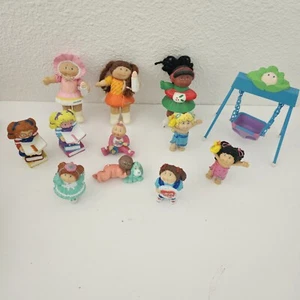 Lote de 12 mini estatuillas y columpio vintage de los años 80 Cabbage Patch Kid - Imagen 1 de 8