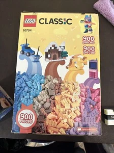 LEGO Classic 10704 Creative Box 900 PCS Set NEW Factory Sealed Never Opened - Picture 1 of 7