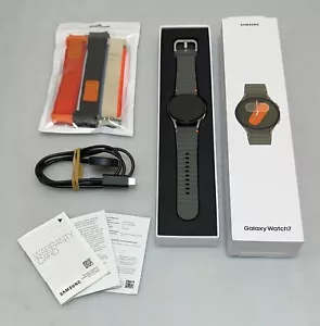 SAMSUNG GALAXY WATCH 7 SM-L300 40MM GREEN BLUETOOTH WIFI GPS WORKS PERFECT EXC - Picture 1 of 13