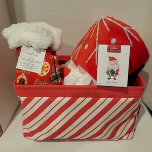 Hallmark 2024 VIP Set with Limited Edition Keepsake Santa Ornament What A Gift! - Picture 1 of 4