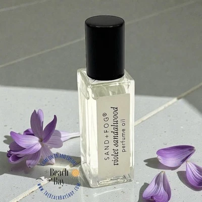 SAND + FOG Violeta Sándalo Eau De Parfum Rodillo Perfume Aceite .17 OZ Tamaño de Viaje Foto 1 de 4