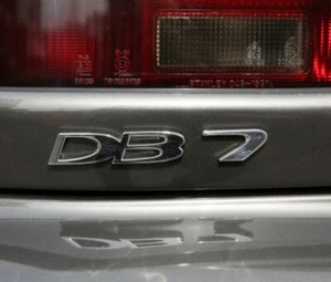 Aston Martin DB7 Posteriore Stemma - 78-81471 & 78- 81472 - Foto 1 di 6