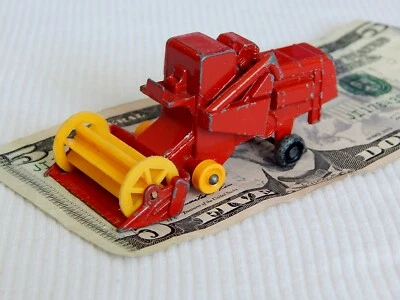 MATCHBOX LESNEY Claas Combine Harvester Farm, Series 65 Yellow Hubs England 1969 - Image 1 of 4