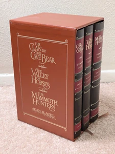 LOT OF 3 LEATHER The Clan of the Cave Bear The Valley of Horses  Jean M. Auel - Imagen 1 de 22