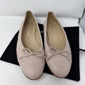 Chanel Ballerinas Damen 38,5 US 8,5 gesteppt Leder CC Logo Kappe Zehe Staubbeutel - Bild 1 von 16