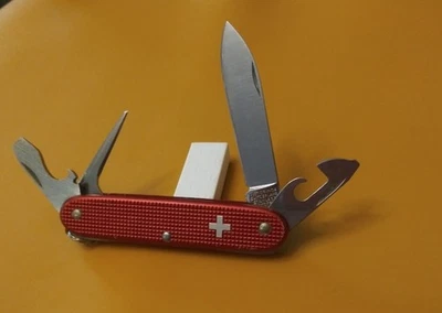 Vintage Victorinox Pioneer SAK - Red Alox Old Cross 1973-76, excelente estado Foto 1 de 4