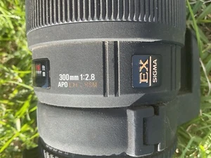 Sigma 300mm 1:2.8 APO HG HSM Lens For Canon - Picture 1 of 5