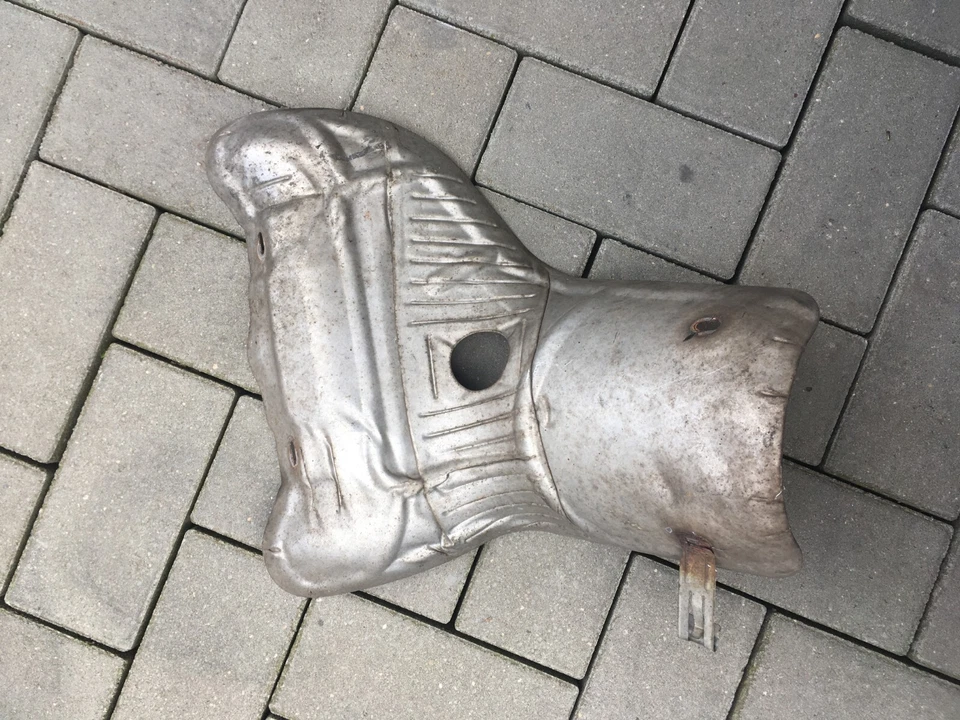 Ford Focus MK2 DA3 (04-07) : Katabdeckung Hitzeblech Katblech Krümmerblech - Bild 1 von 1