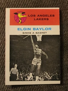 Fleer #46 1961 Elgin Baylor novato radiocontrol en acción EX 👀 HOF (OC) - Imagen 1 de 9