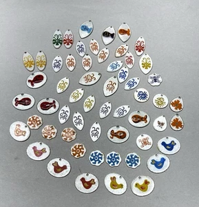 54x Vintage Guilloche Emaille Charm - verschiedene Formen, Farben, Designs - Bild 1 von 5