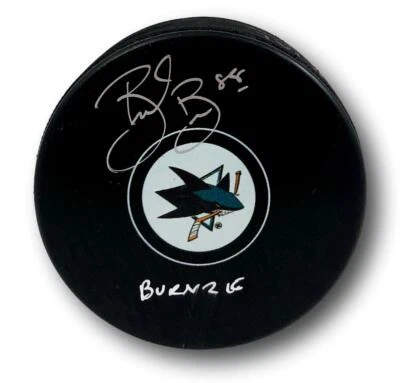 Disco Autografiado Brent Burns Inscrito "Bernie" Tiburones Fanáticos Certificado de Autenticidad Firmado Foto 1 de 3