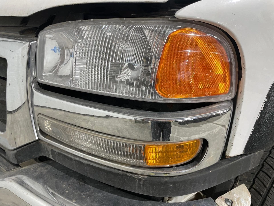 1999 - 2007 GMC Sierra 2500 Driver LH Left Reflector Type Halogen Headlight - Image 1 of 1