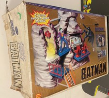 Vintage 1989 Toy Biz / Hornby Batman Batcave 