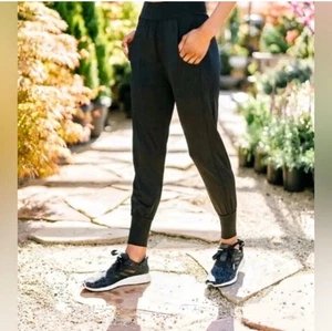 Pantalones negros elásticos Zyia Active Jogger In A Bottle talla L bolsillos jersey elástico - Imagen 1 de 5