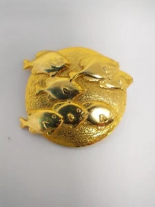 Vintage Brosche Schule der Fische signiert A.J.C. Goldton SELTEN 3D Kostüm Pin Brosche - Bild 1 von 6