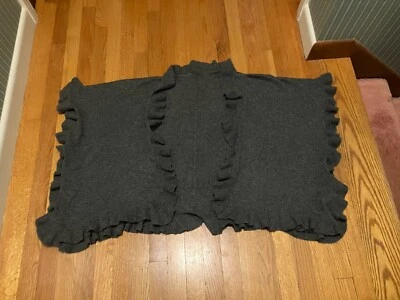 Envoltura/bufanda gris con volantes de cachemir Cullen O/S Foto 1 de 4