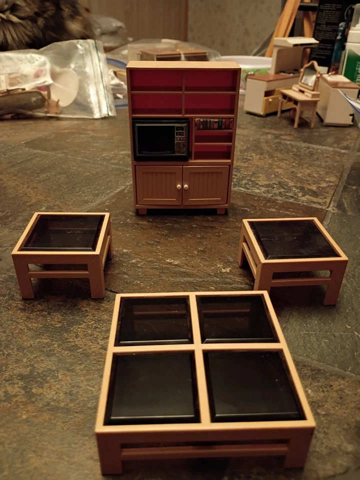 Mesa de centro Tomy Smaller Homes, 2 mesas auxiliares y centro de entretenimiento con TV Foto 1 de 4