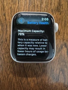 Apple Watch Series 5 40mm Silver Aluminum Case, GPS, Unlocked - Photo 1 sur 6
