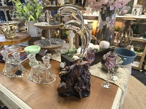 Glass Baron Hand Blown Glass 2 Dolphins Manzanita Wood Burl Base 22k Gold - Picture 1 of 19