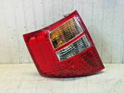 Luz trasera izquierda del lado del conductor Isuzu Axiom 2002 2003 2004 Foto 1 de 4