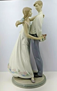 LLADRO Figurine Rare Love’s Little Surprises Couple #6746 MINT Condition - Picture 1 of 11