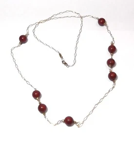 Collar LARGO 36" Vintage Rojo Sangre Esponja Coral Cuentas Hilo 14/20 GF Oro - Imagen 1 de 5