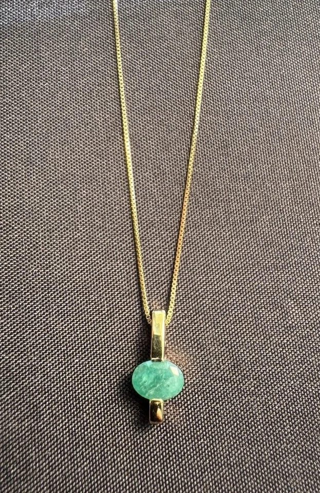 "Collar de oro amarillo de 14kt esmeralda genuina en cadena de caja de oro amarillo de 14kt" Foto 1 de 4