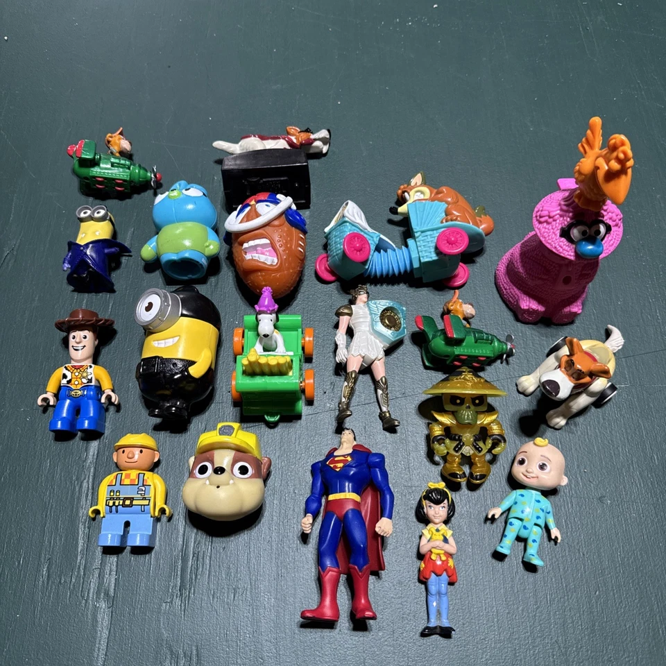 Lote de 19 figuras de la parte inferior de la caja de juguetes Foto 1 de 1