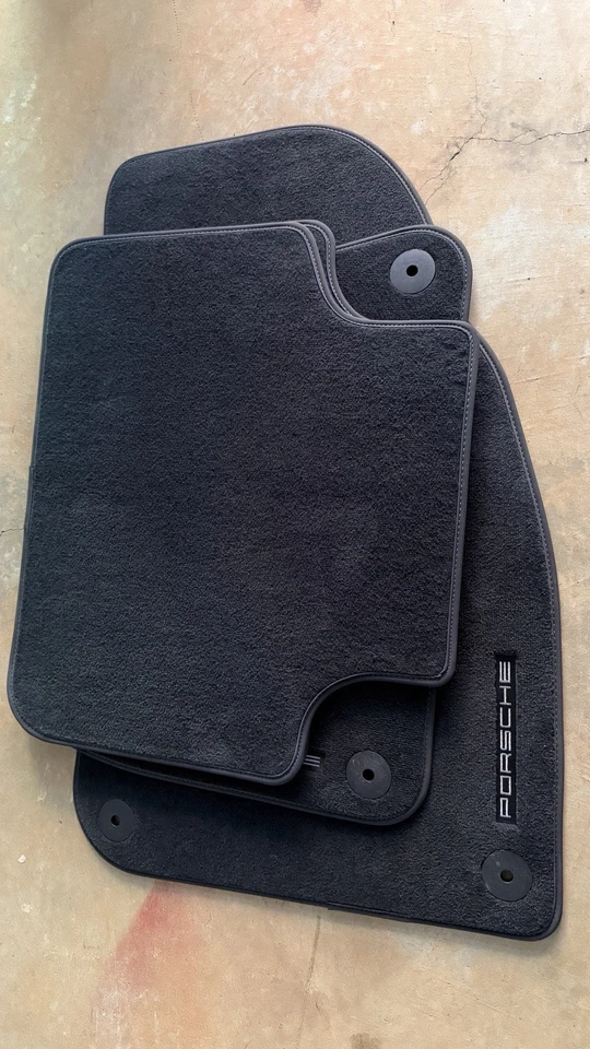 Alfombrilla 2024 Porsche Cayenne Foto 1 de 1