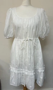& Other Stories kurzes Kleid weiß Baumwolle Blumen bestickt Gr. M Preloved - Bild 1 von 7