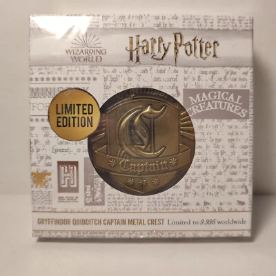 Harry Potter Gryffindor Quidditch Capitán Cresta de Metal Figura Oficial Medalla Foto 1 de 3