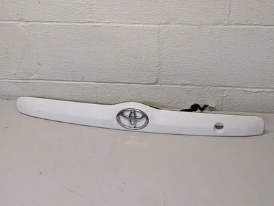 Toyota Highlander 2001-2007 adorno trasero acabado cola panel emblema - blanco Foto 1 de 4