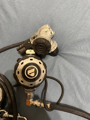 Regulador de buceo Apeks MTX-RC - gris/cromo satinado (RG122129) Foto 1 de 3